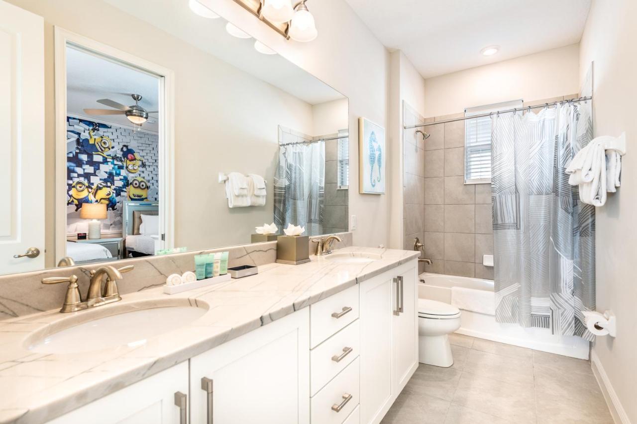 Pristine With Pool And Foosball Near World By Rentyl - 7755wl Holiday home Orlando