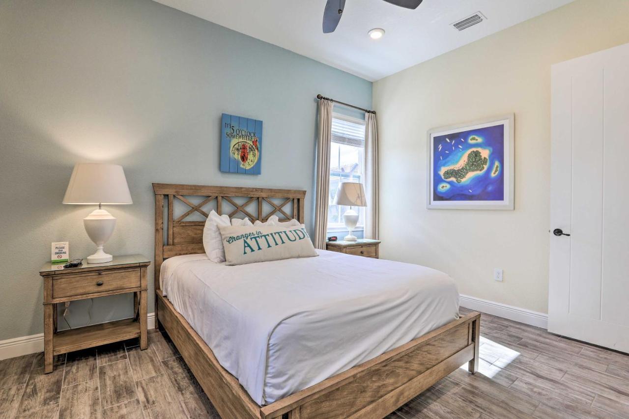 Contemporary With Hot Tub 4 Mi To Magic Holiday home Orlando
