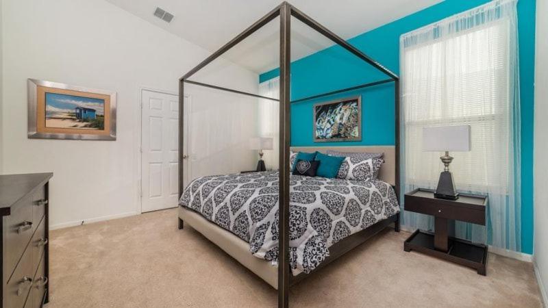 4 Bedroom In The Gated Windsor Palms Just Minutes To Holiday home