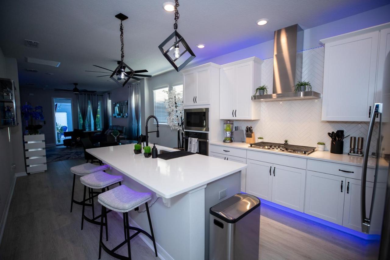 Holiday home Newly Constructed Modern Pet Friendly Zen With Private Theater & Hot Tub! *