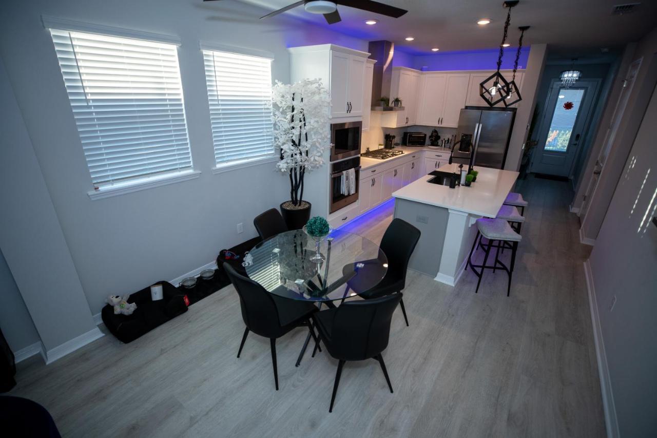 Newly Constructed Modern Pet Friendly Zen With Private Theater & Hot Tub! Orlando