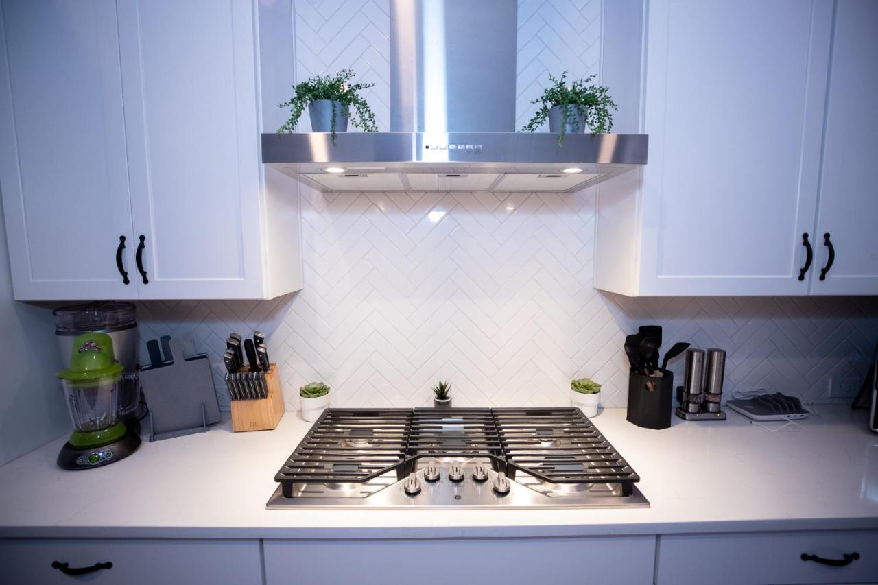Newly Constructed Modern Pet Friendly Zen With Private Theater & Hot Tub! Orlando