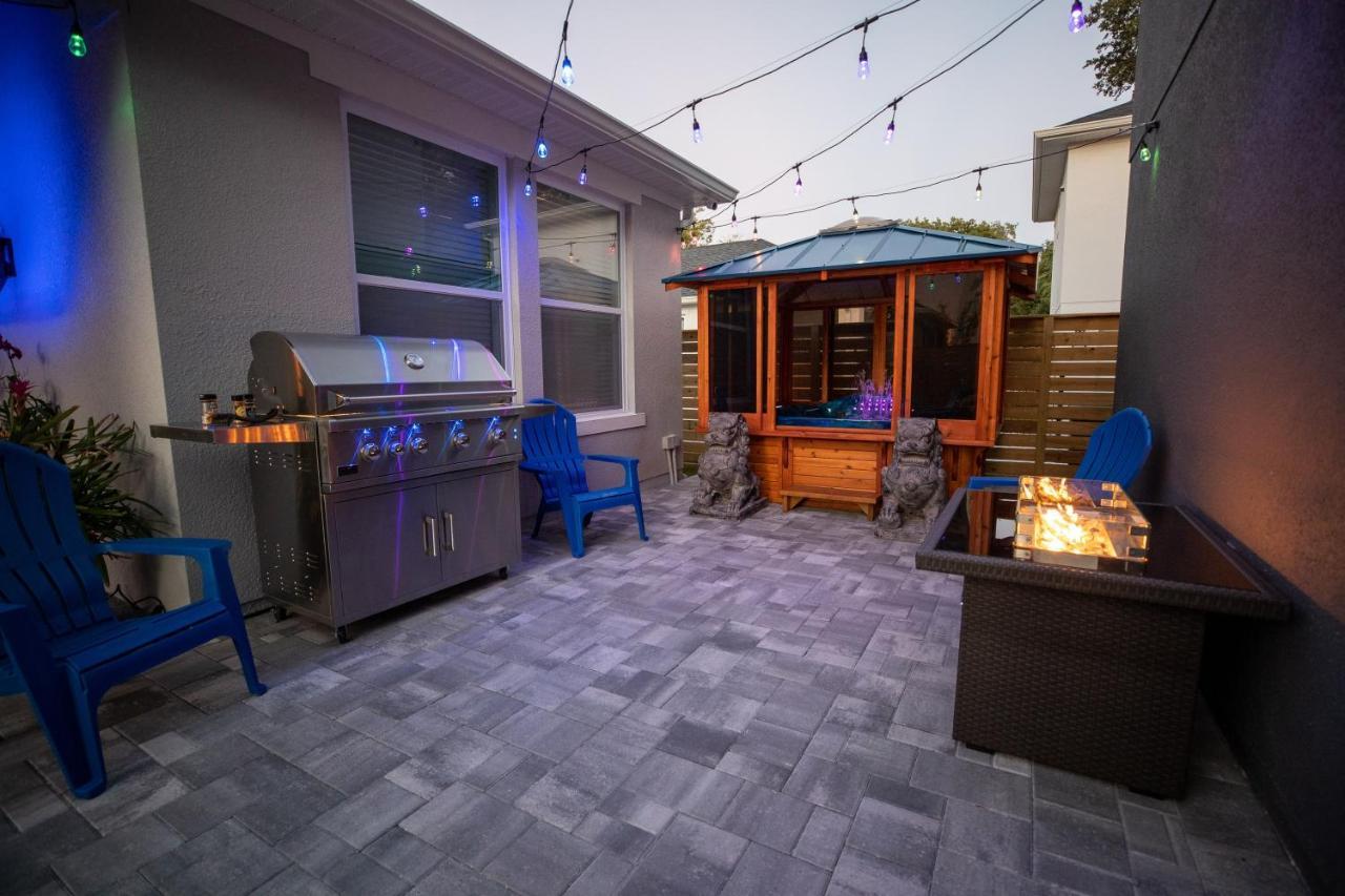 Newly Constructed Modern Pet Friendly Zen With Private Theater & Hot Tub! Orlando