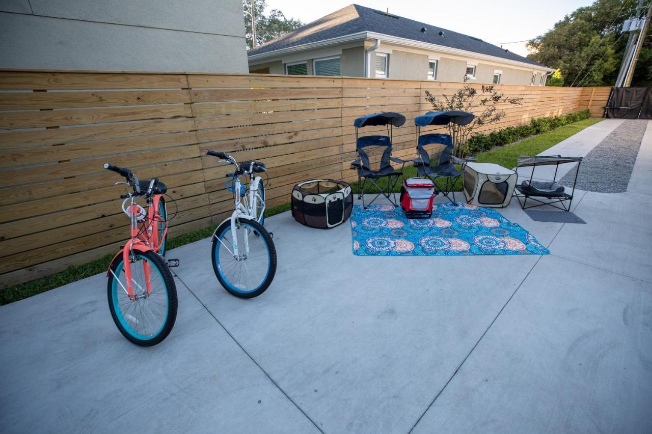 Holiday home Newly Constructed Modern Pet Friendly Zen With Private Theater & Hot Tub! Orlando