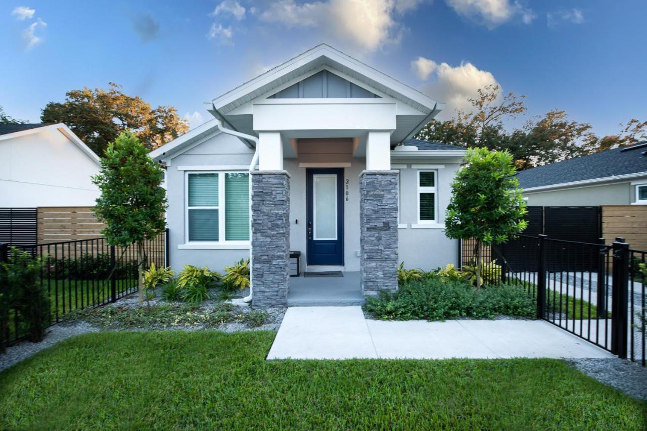 Newly Constructed Modern Pet Friendly Zen With Private Theater & Hot Tub! *