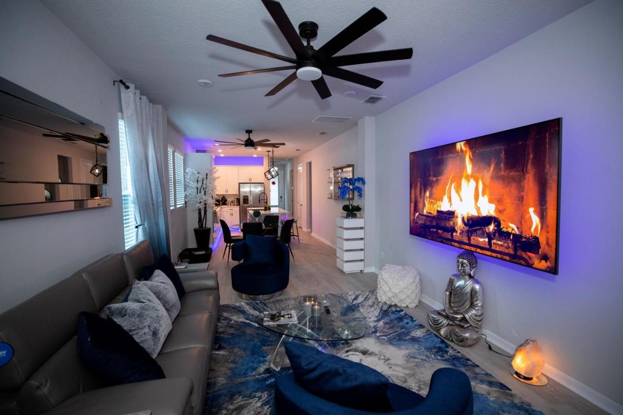 Holiday home Newly Constructed Modern Pet Friendly Zen With Private Theater & Hot Tub!
