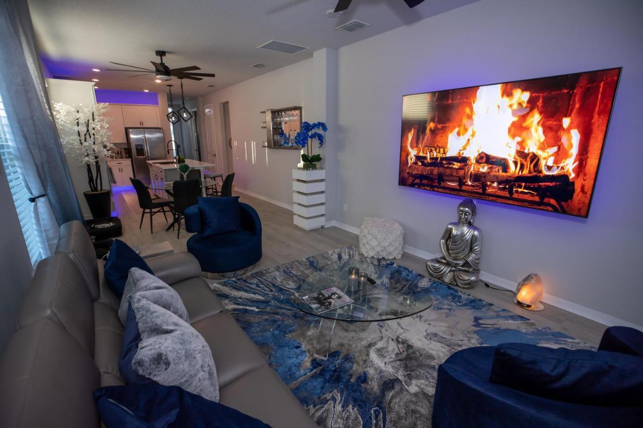 Holiday home Newly Constructed Modern Pet Friendly Zen With Private Theater & Hot Tub! Orlando