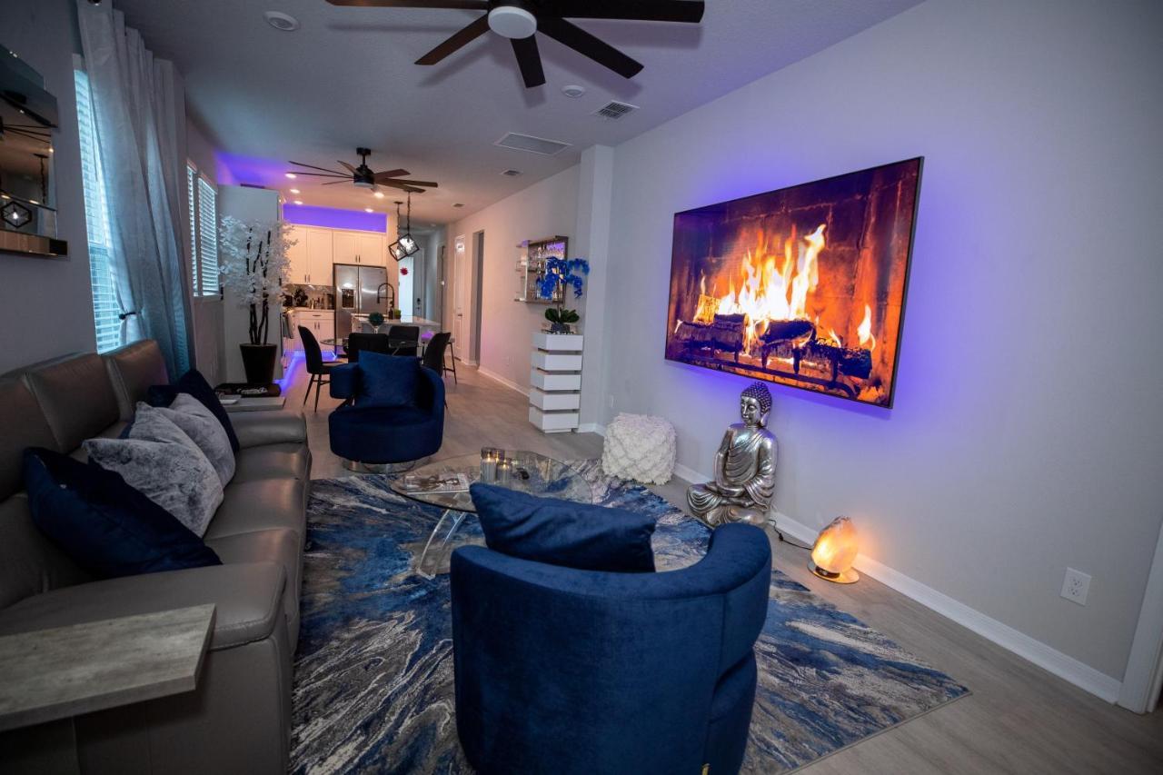 Holiday home Newly Constructed Modern Pet Friendly Zen With Private Theater & Hot Tub! Orlando