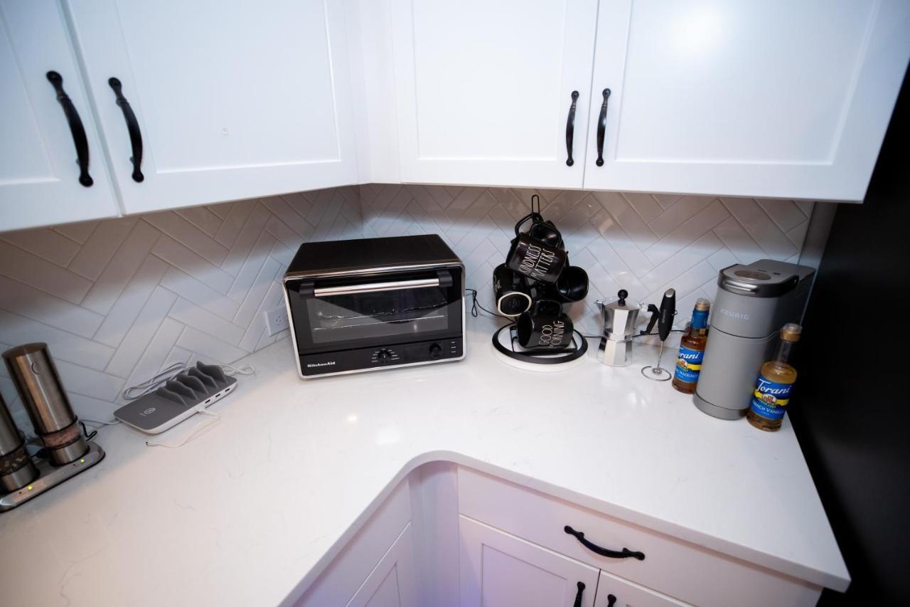 Holiday home Newly Constructed Modern Pet Friendly Zen With Private Theater & Hot Tub! Orlando