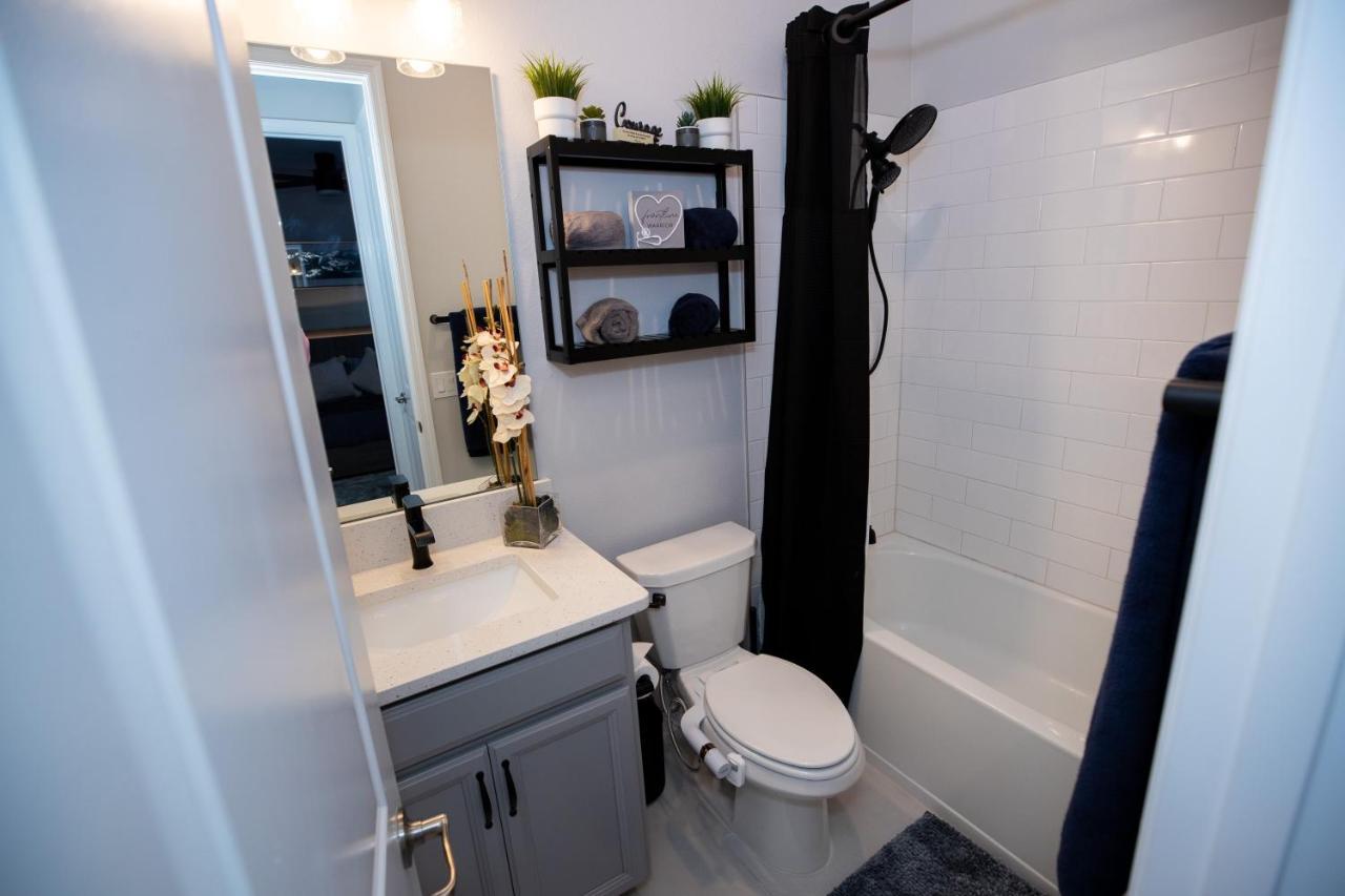 Newly Constructed Modern Pet Friendly Zen With Private Theater & Hot Tub! Orlando
