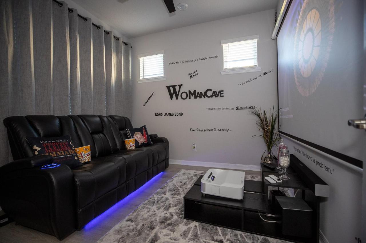 Newly Constructed Modern Pet Friendly Zen With Private Theater & Hot Tub! *