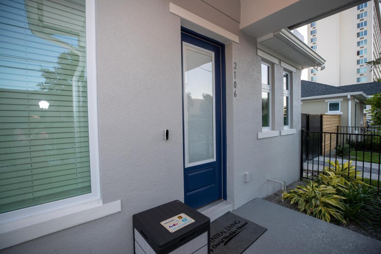 Newly Constructed Modern Pet Friendly Zen With Private Theater & Hot Tub! Holiday home