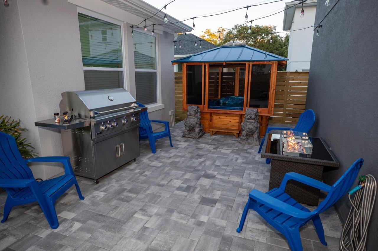 Newly Constructed Modern Pet Friendly Zen With Private Theater & Hot Tub! Holiday home