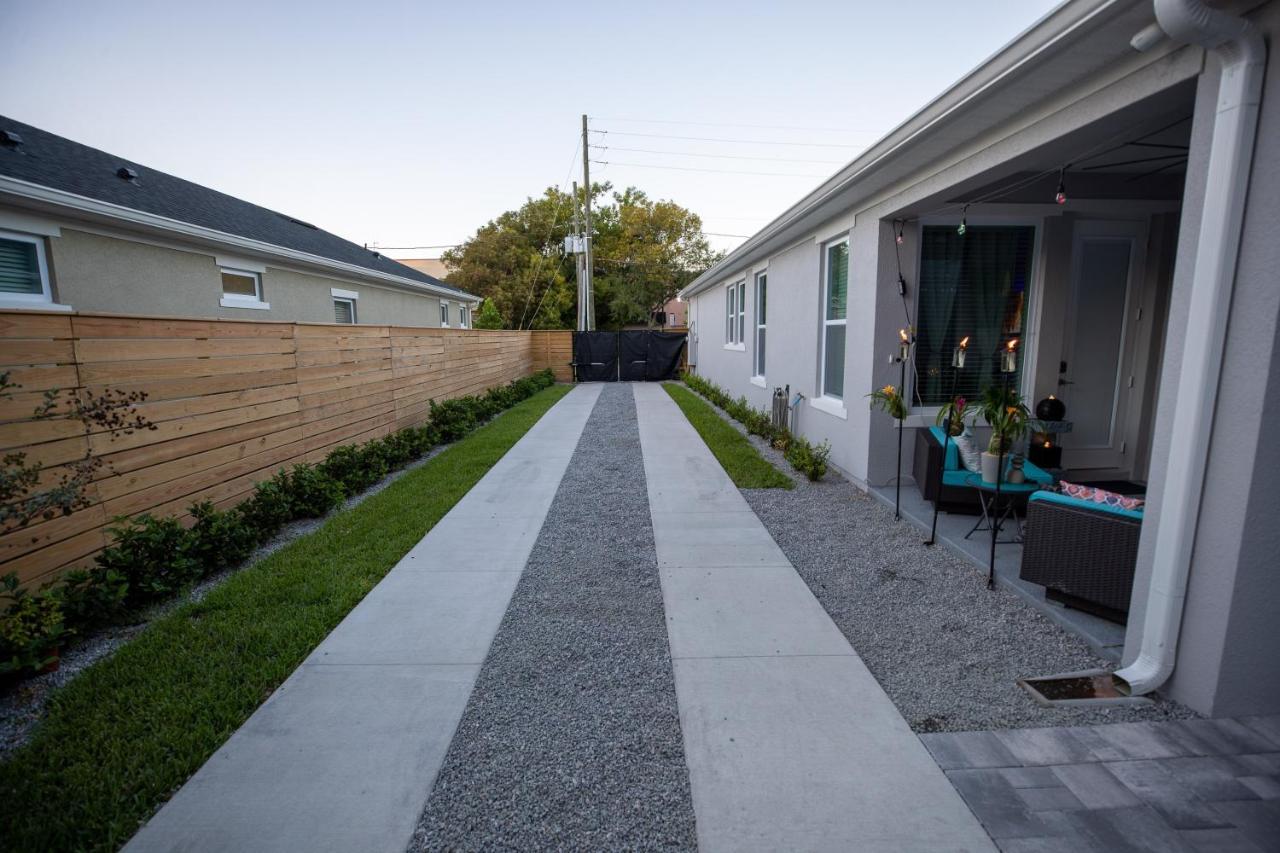 Newly Constructed Modern Pet Friendly Zen With Private Theater & Hot Tub! Holiday home