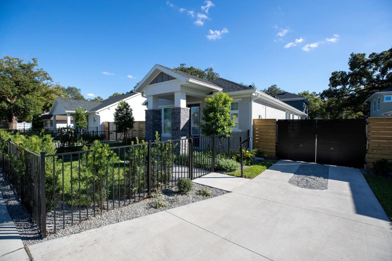 Newly Constructed Modern Pet Friendly Zen With Private Theater & Hot Tub! * Orlando