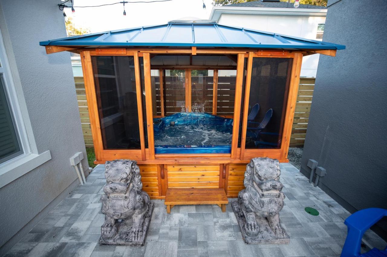Newly Constructed Modern Pet Friendly Zen With Private Theater & Hot Tub! Holiday home