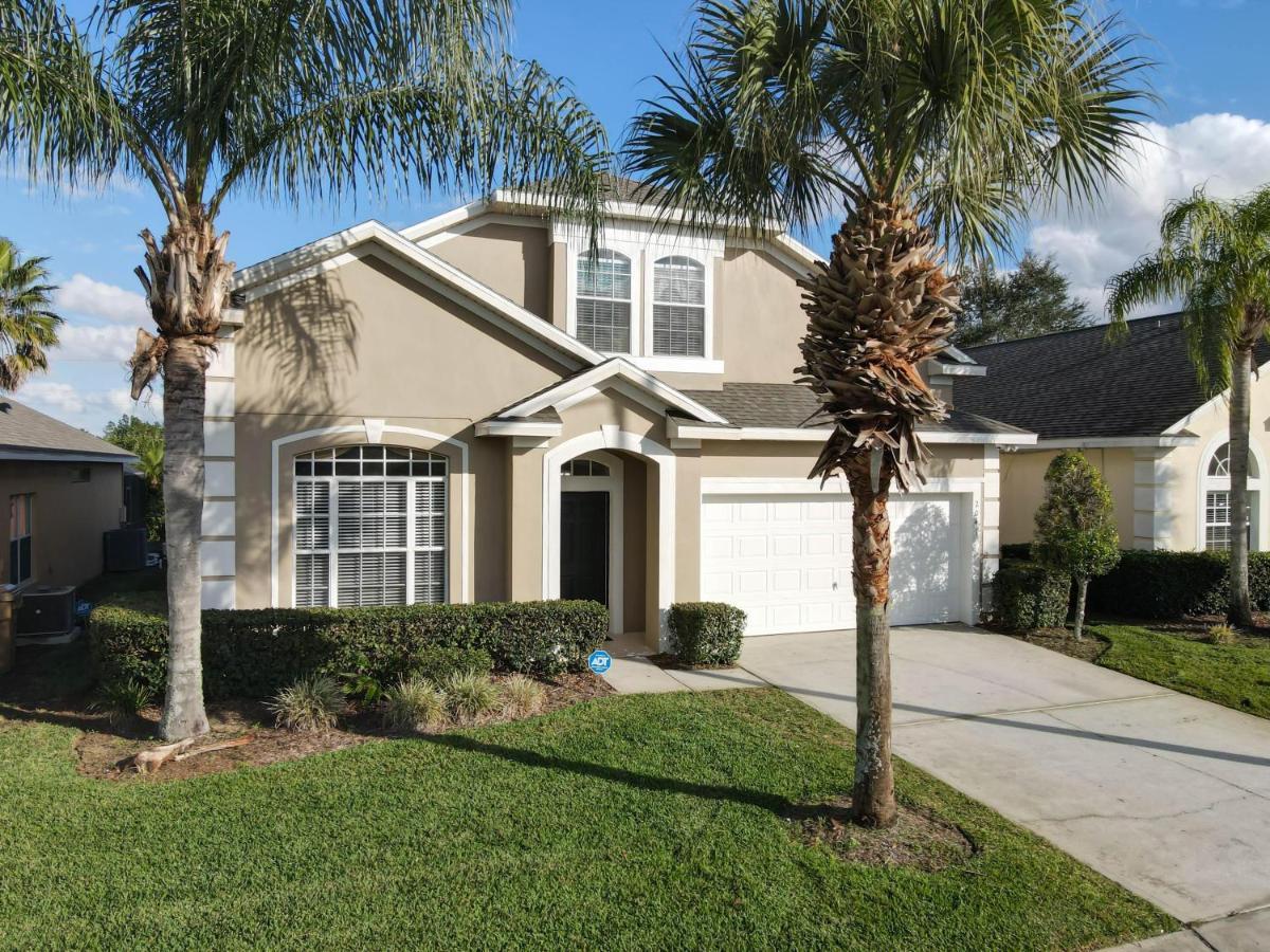 Triton Vacation Pool Near Orlando