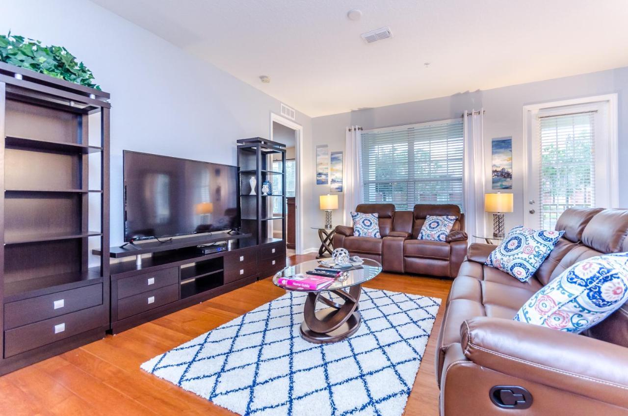 Spacious In Vista Cay Luxury Awaits