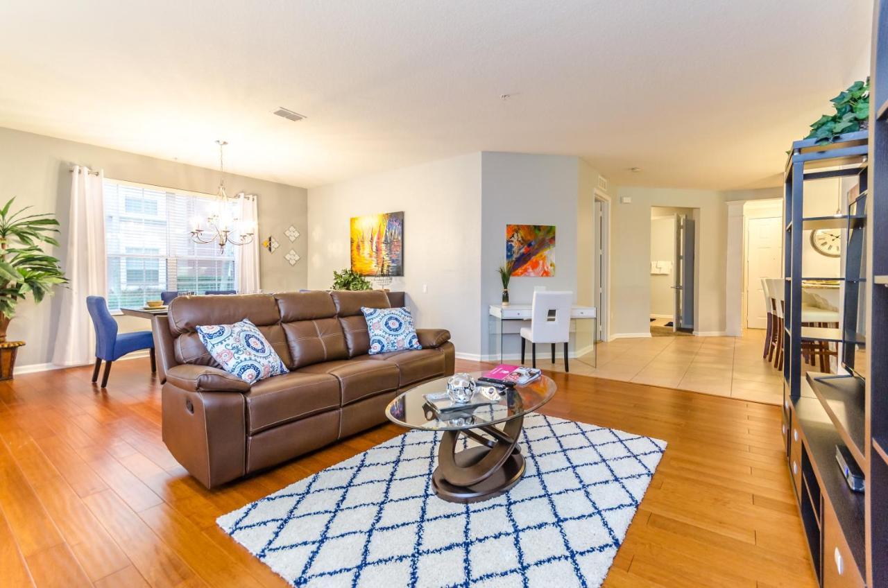 Spacious In Vista Cay Luxury Awaits *