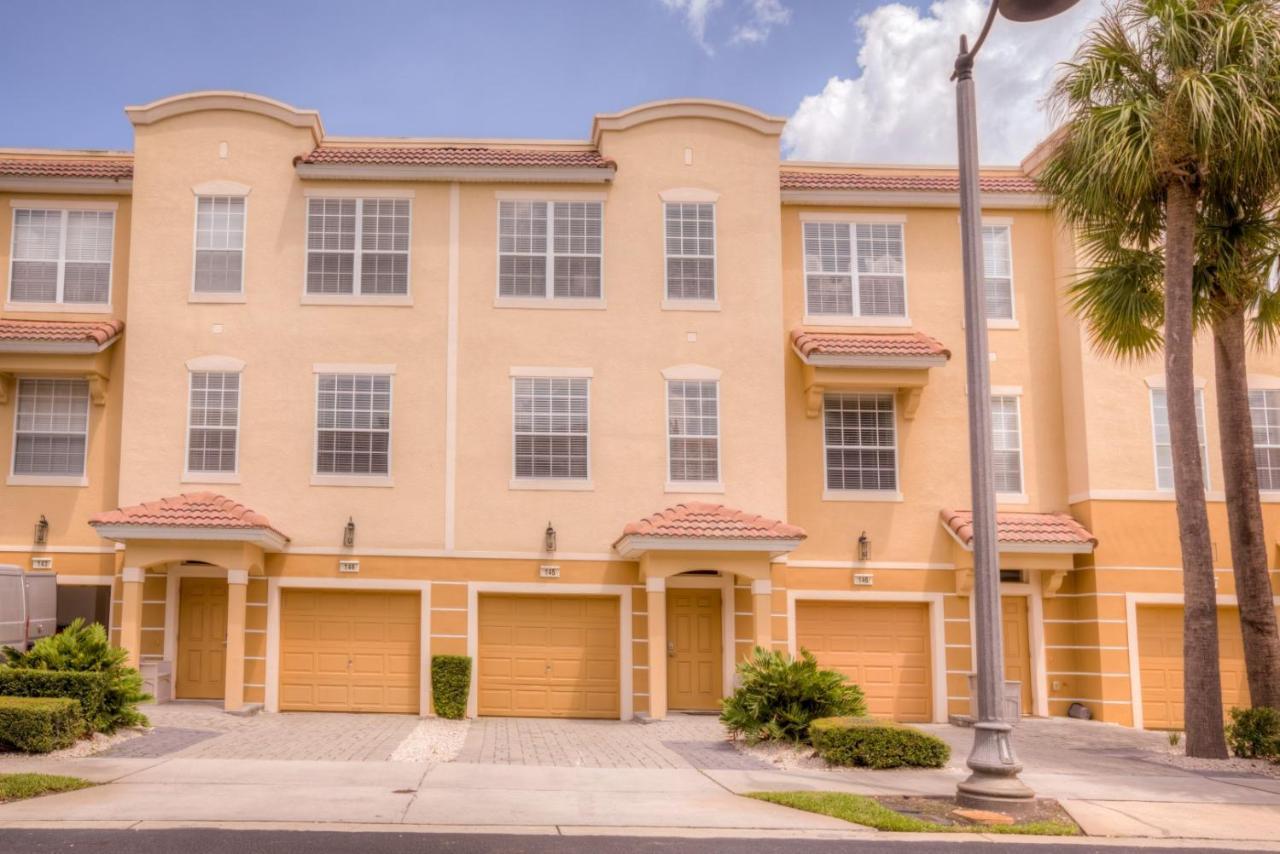 Gorgeous Townhome W Free Access Holiday home *