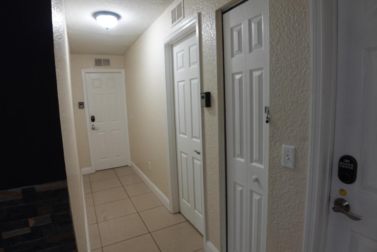 Homestay Welcome To Yellow Room/ Home Away From Home! Orlando