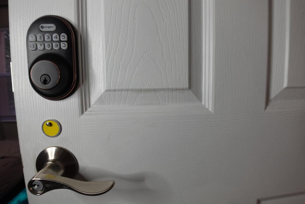 Welcome To Yellow Room/ Home Away From Home! * Orlando