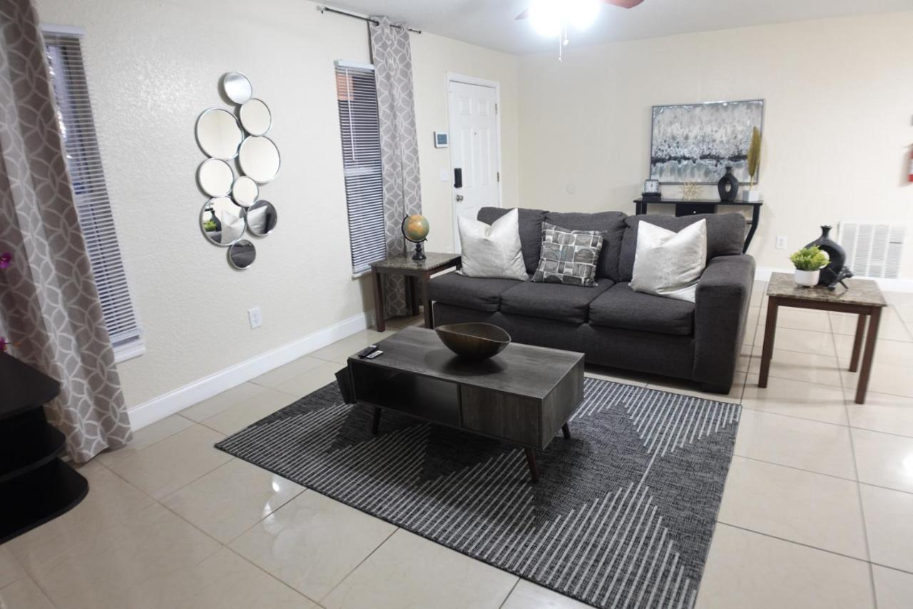 Welcome To Yellow Room/ Home Away From Home! Orlando