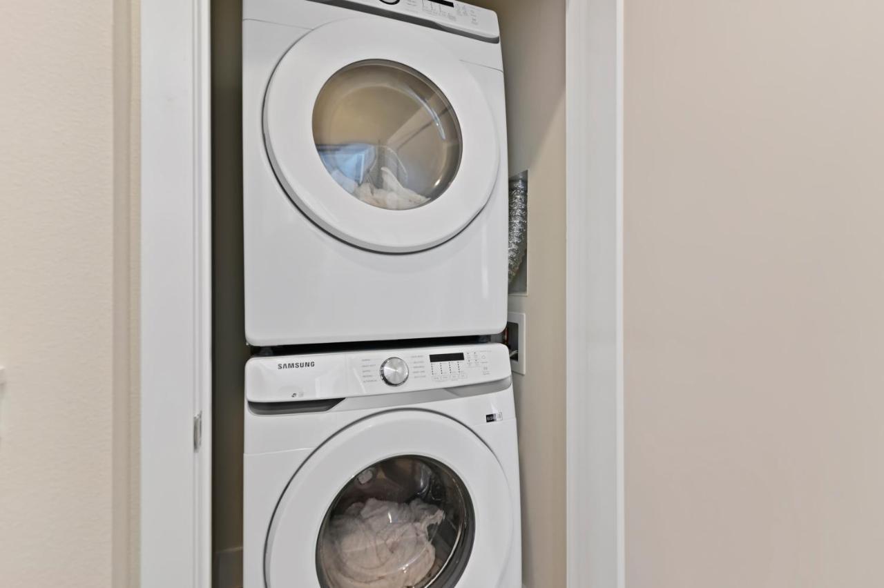 New Spacious & Tranquil Townhouse Near - 4br, 3fb, And Pool *