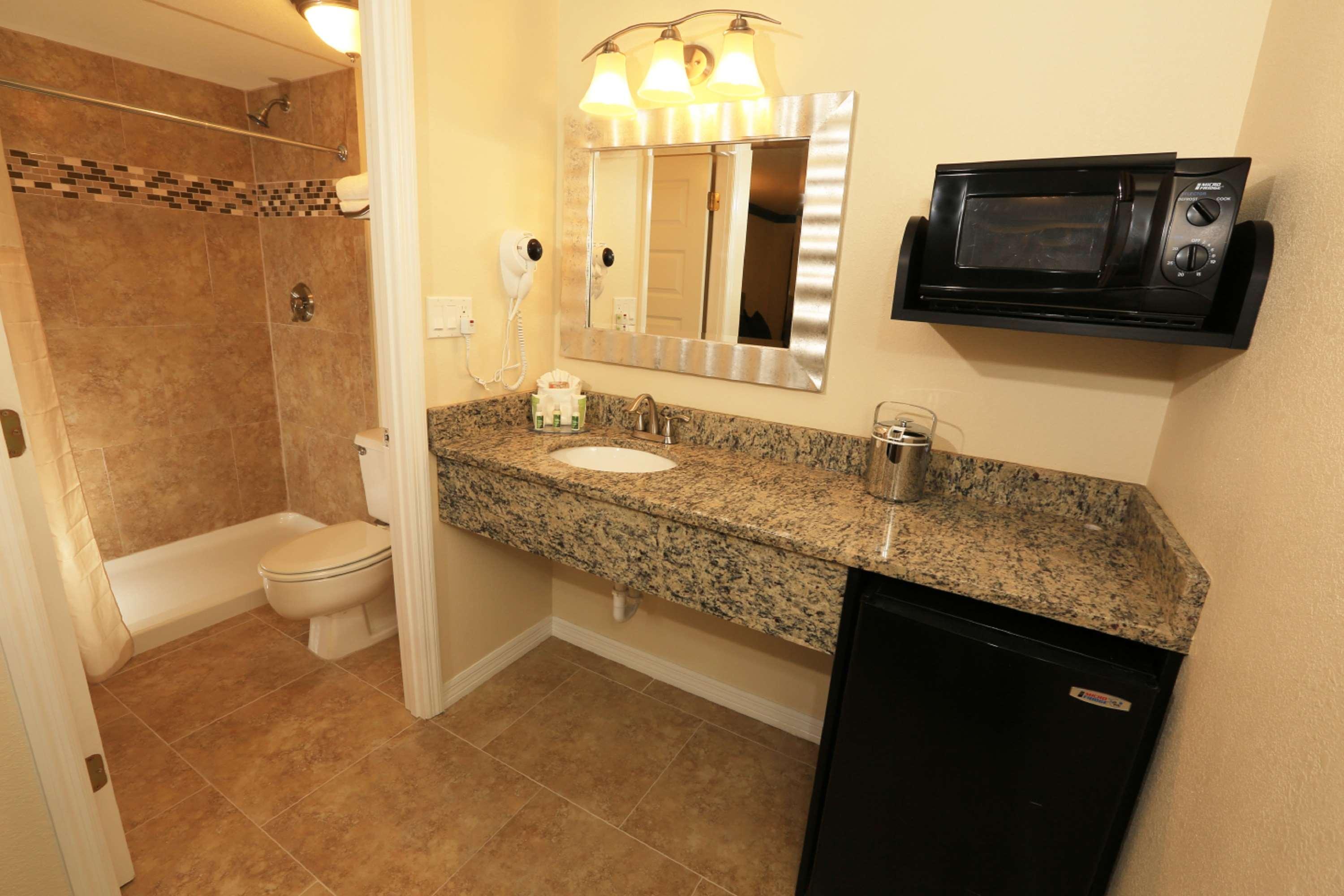 Surestay By Western International Drive Hotel 3*