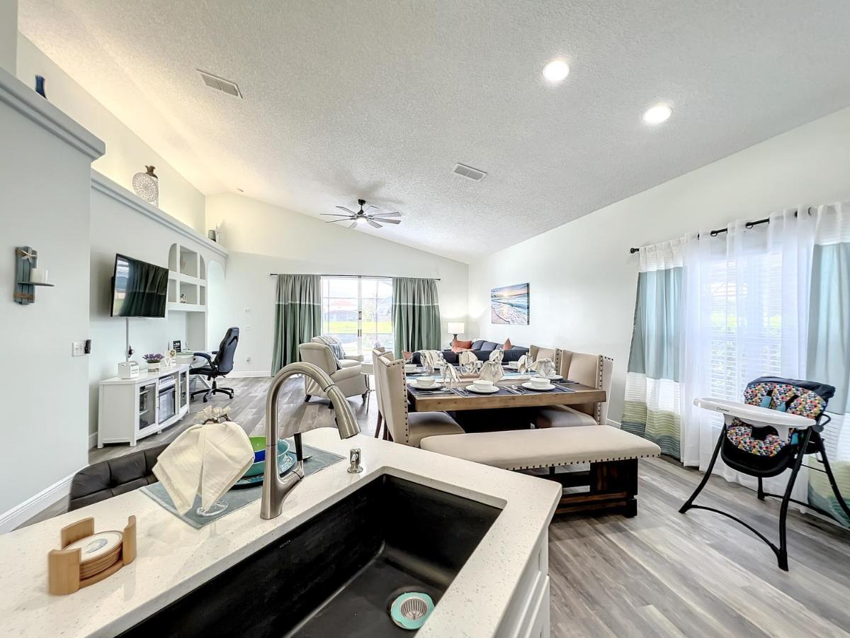 Glenbrook Lakefront Poolspa Vacation Holiday home *