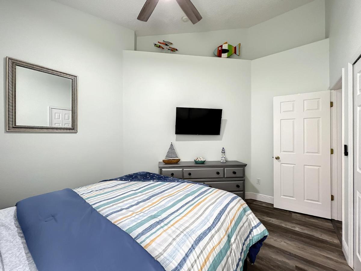 Glenbrook Lakefront Poolspa Vacation Holiday home