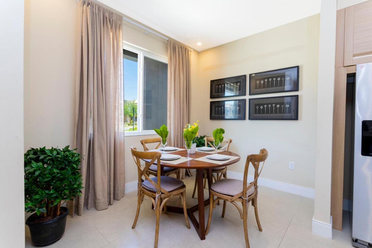 Stunning 4 Bd Close To @ Magic Village 3247 Holiday home Orlando