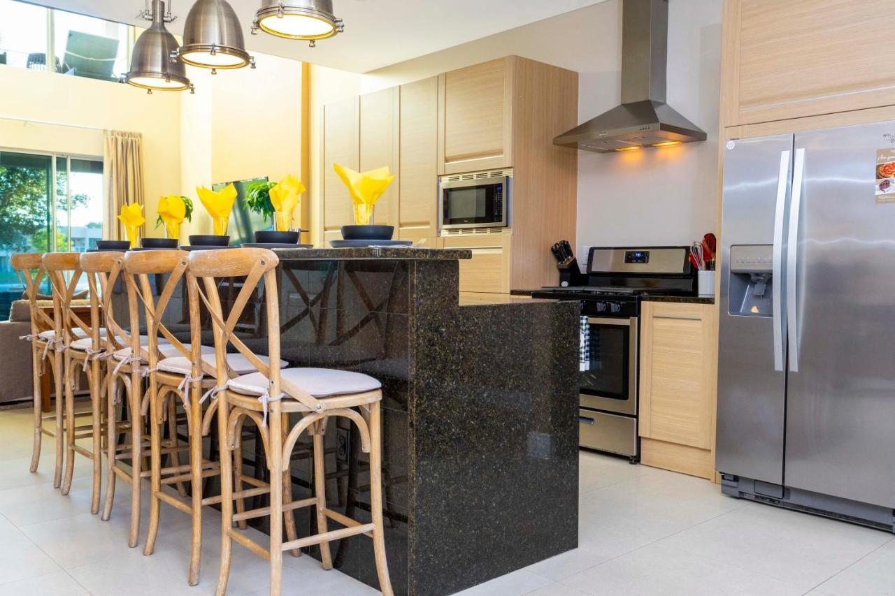 Stunning 4bd Close To @ Magic Village 7614