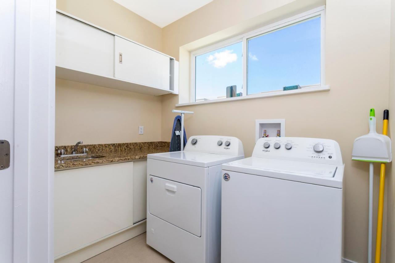 Stunning 4 Bd Close To @ Magic Village 3247 *