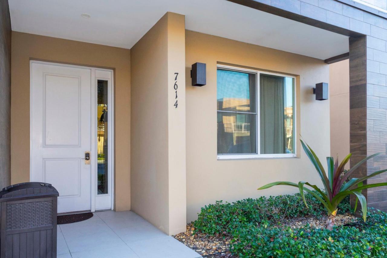 Stunning 4bd Close To @ Magic Village 7614 *
