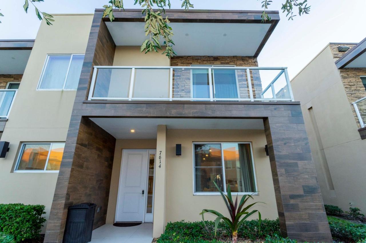 Stunning 4bd Close To @ Magic Village 7614 *