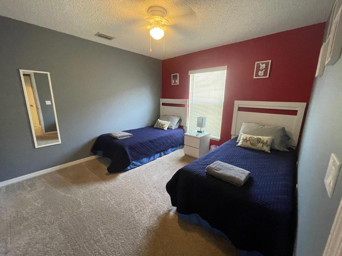 3 Bedroom With Poolside Cinema And Games Close To Theme Parks Sleeps 6 2 *