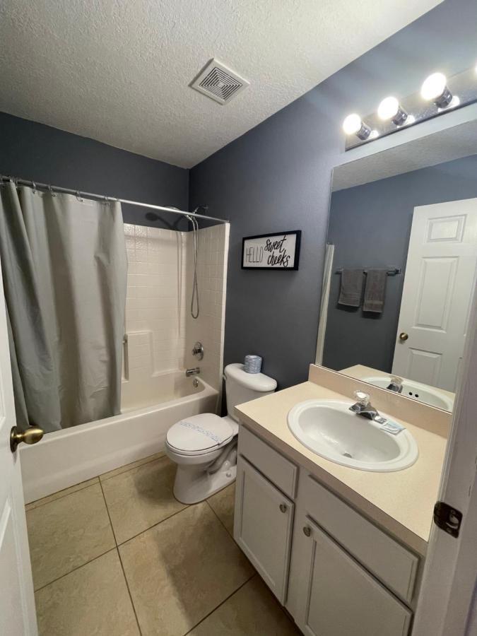 3 Bedroom With Poolside Cinema And Games Close To Theme Parks Sleeps 6 2 Holiday home Orlando