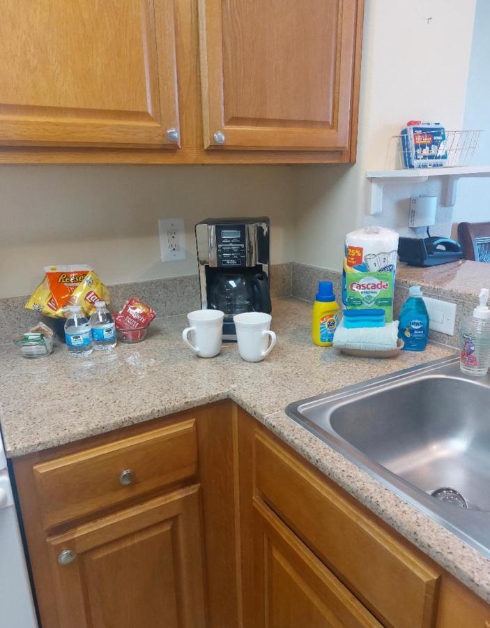 Disney 1 Mile , Blue Heron 1 Room 2 Bath,Amenities,6 Guests, Walk To Restaurants, No Fees At Check In Orlando
