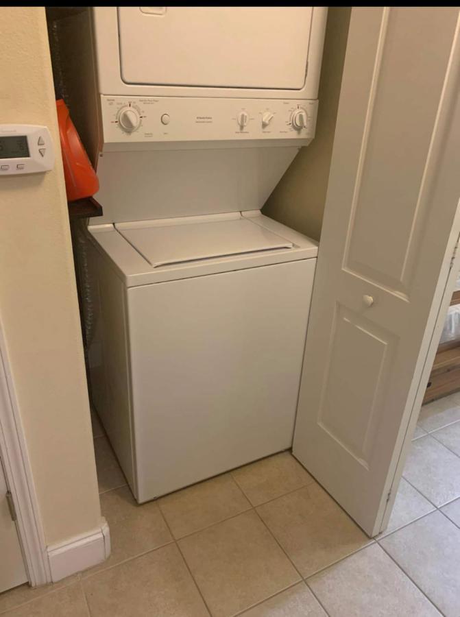 Disney 1 Mile , Blue Heron 1 Room 2 Bath,Amenities,6 Guests, Walk To Restaurants, No Fees At Check In *