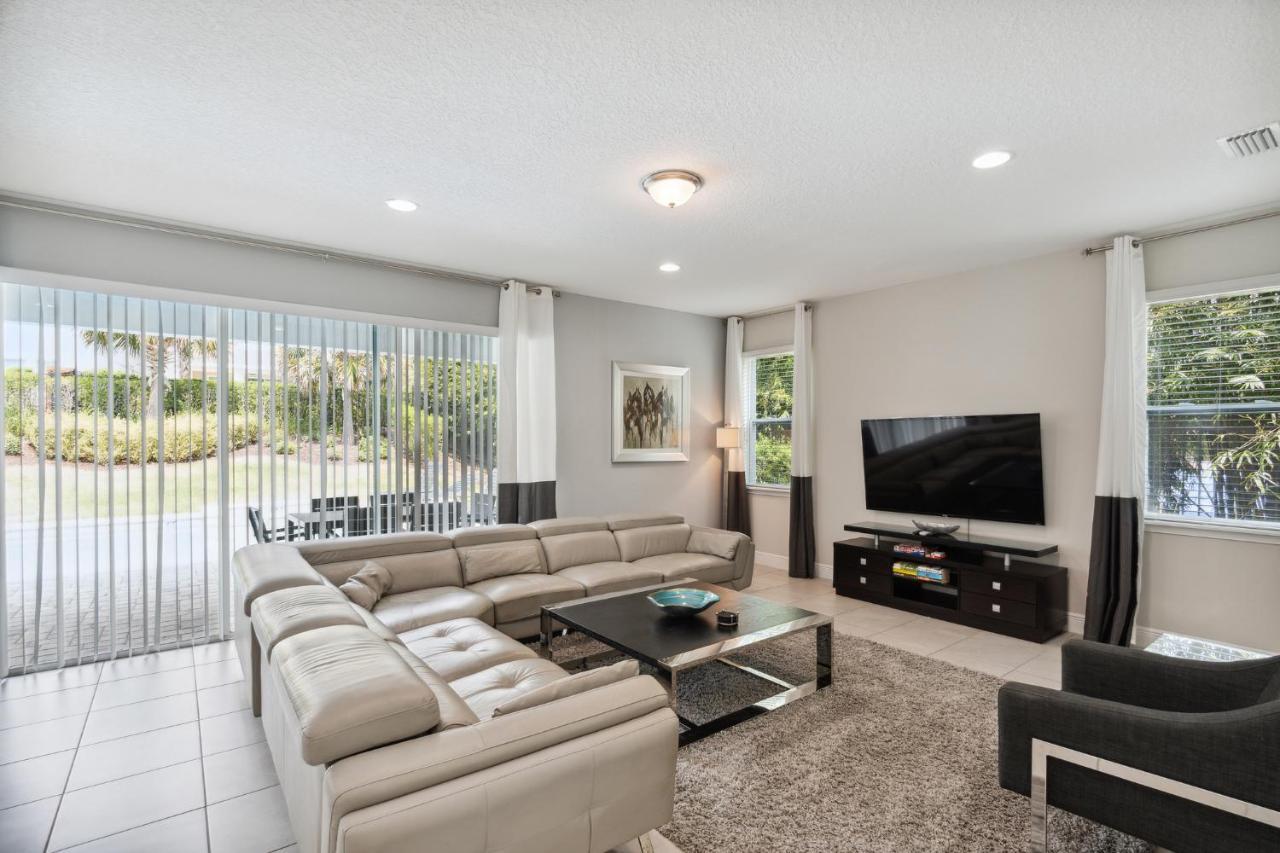Modern 5 Bedroom Family Close To Disney Holiday home *