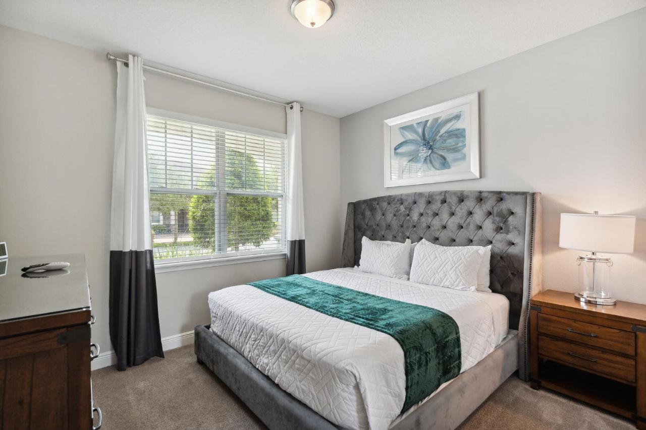 Modern 5 Bedroom Family Close To Disney *