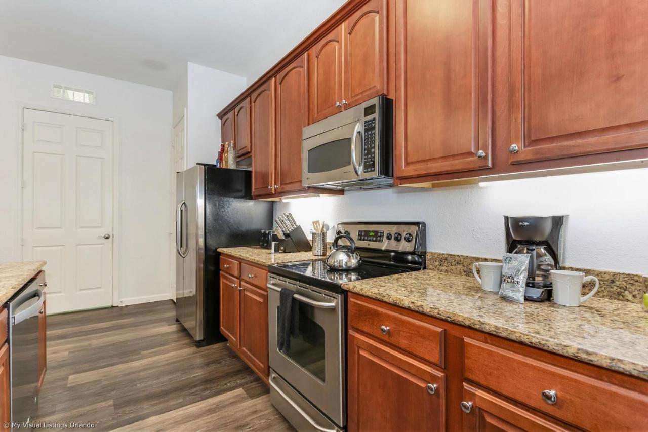 Beautiful Modern Vista Cay Condo, Near Parks-2011 *