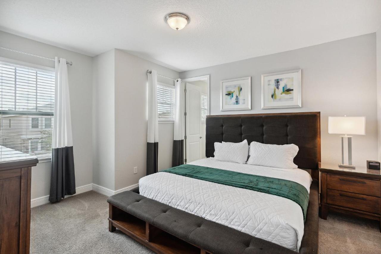 Modern 5 Bedroom Family Close To Disney Holiday home Orlando