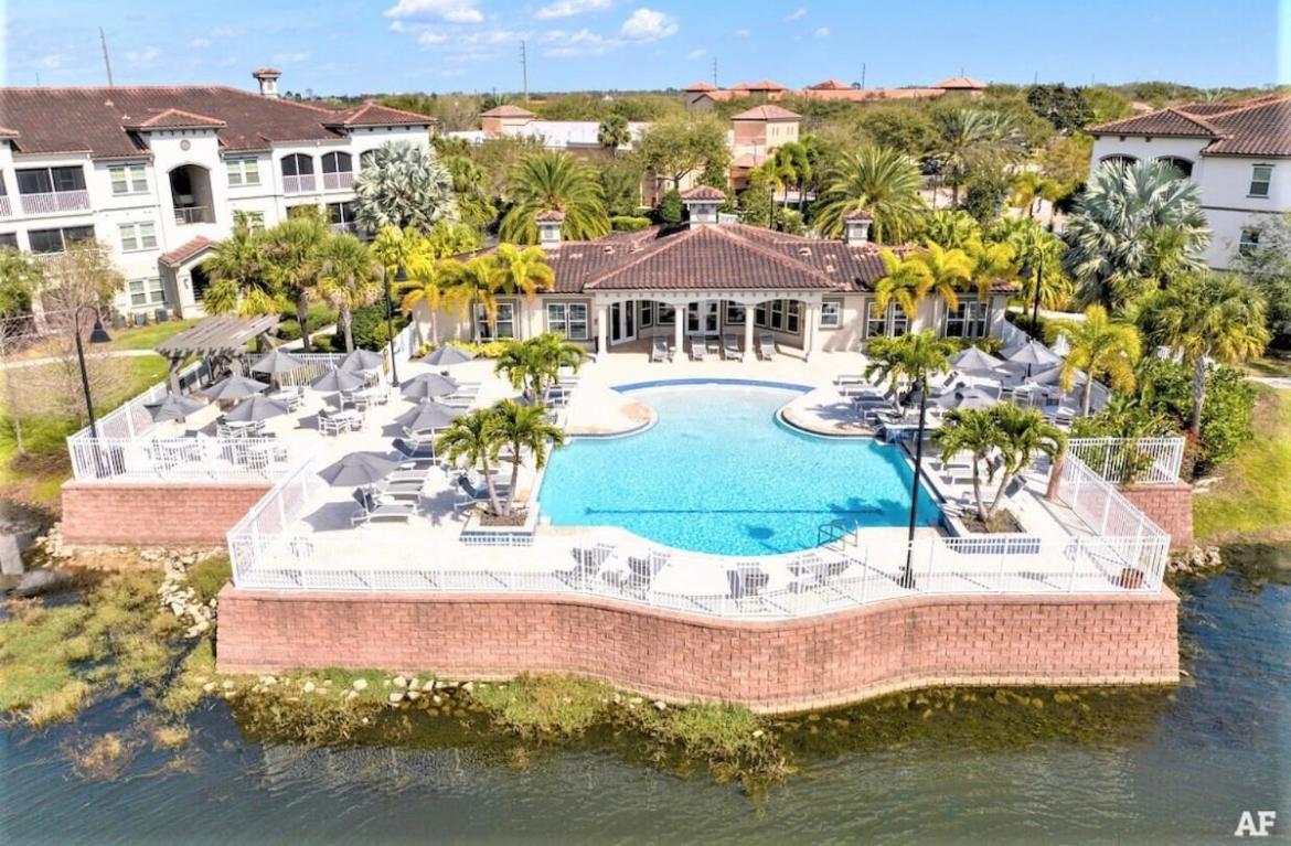 Apartment Loftly Luxury: Modern Oasis Near Disney With Pool And Lake Views Orlando