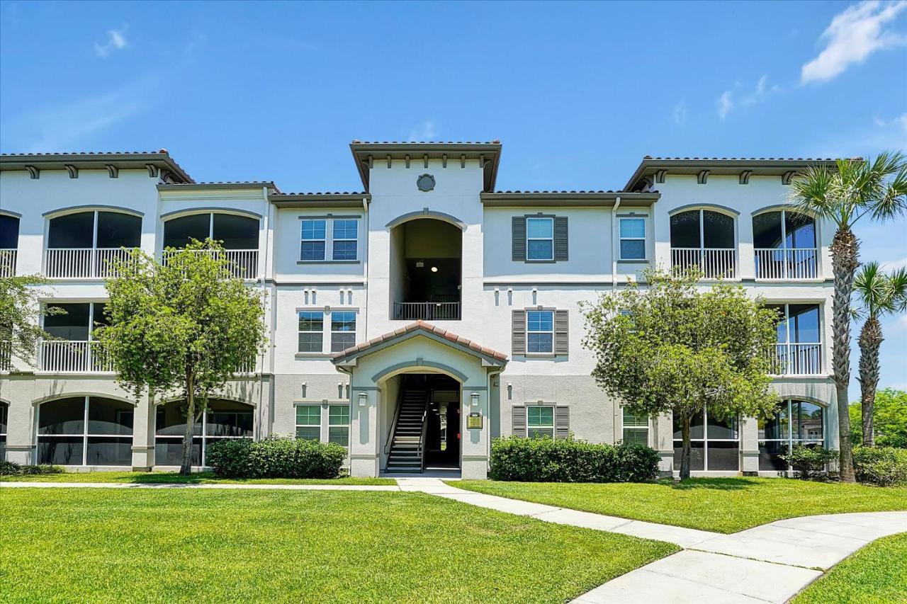 Apartment Loftly Luxury: Modern Oasis Near Disney With Pool And Lake Views *