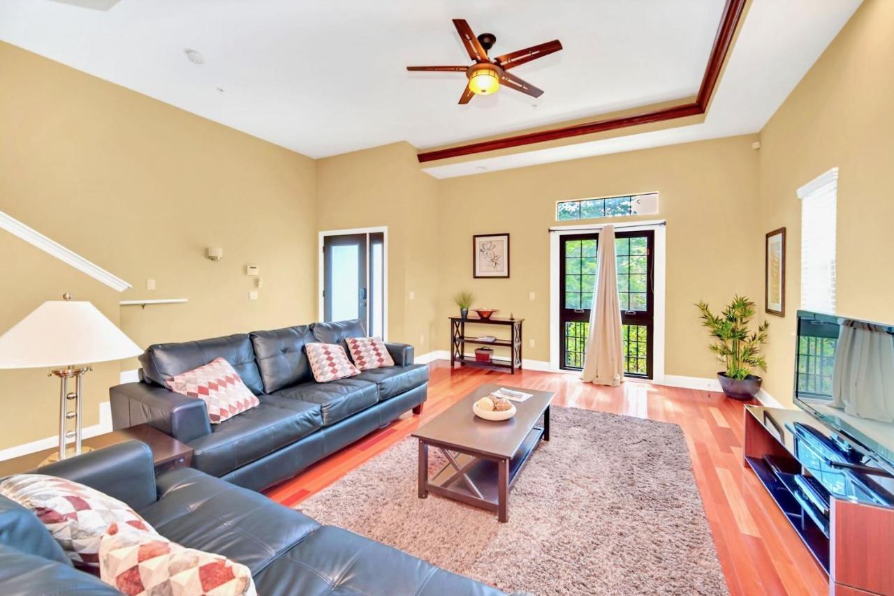 Modern 4br Townhome- Access - Near