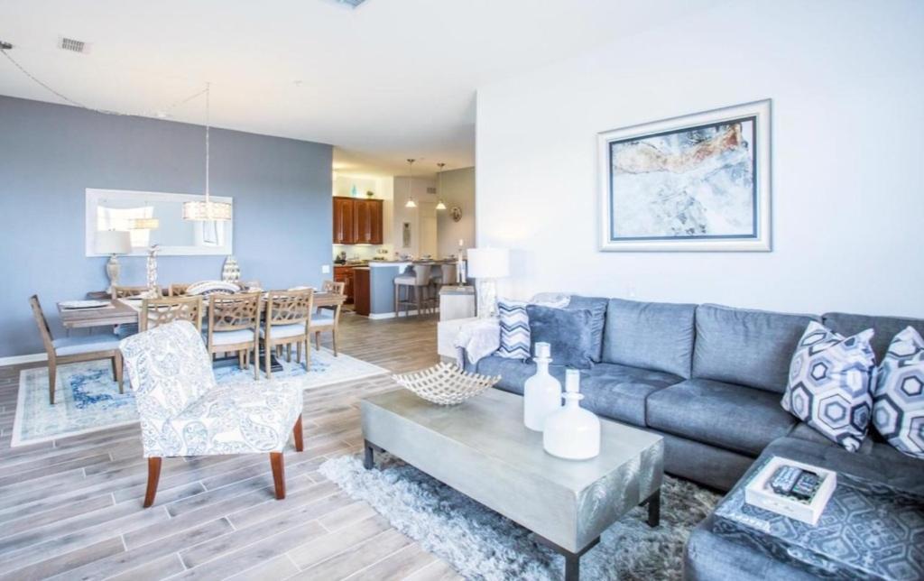 Lakeview Penthouse Elegance *