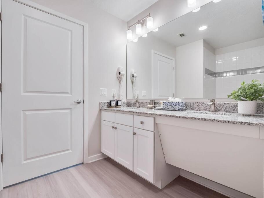New Amazing 3 Bedroom Vista Cay Apartment Orlando