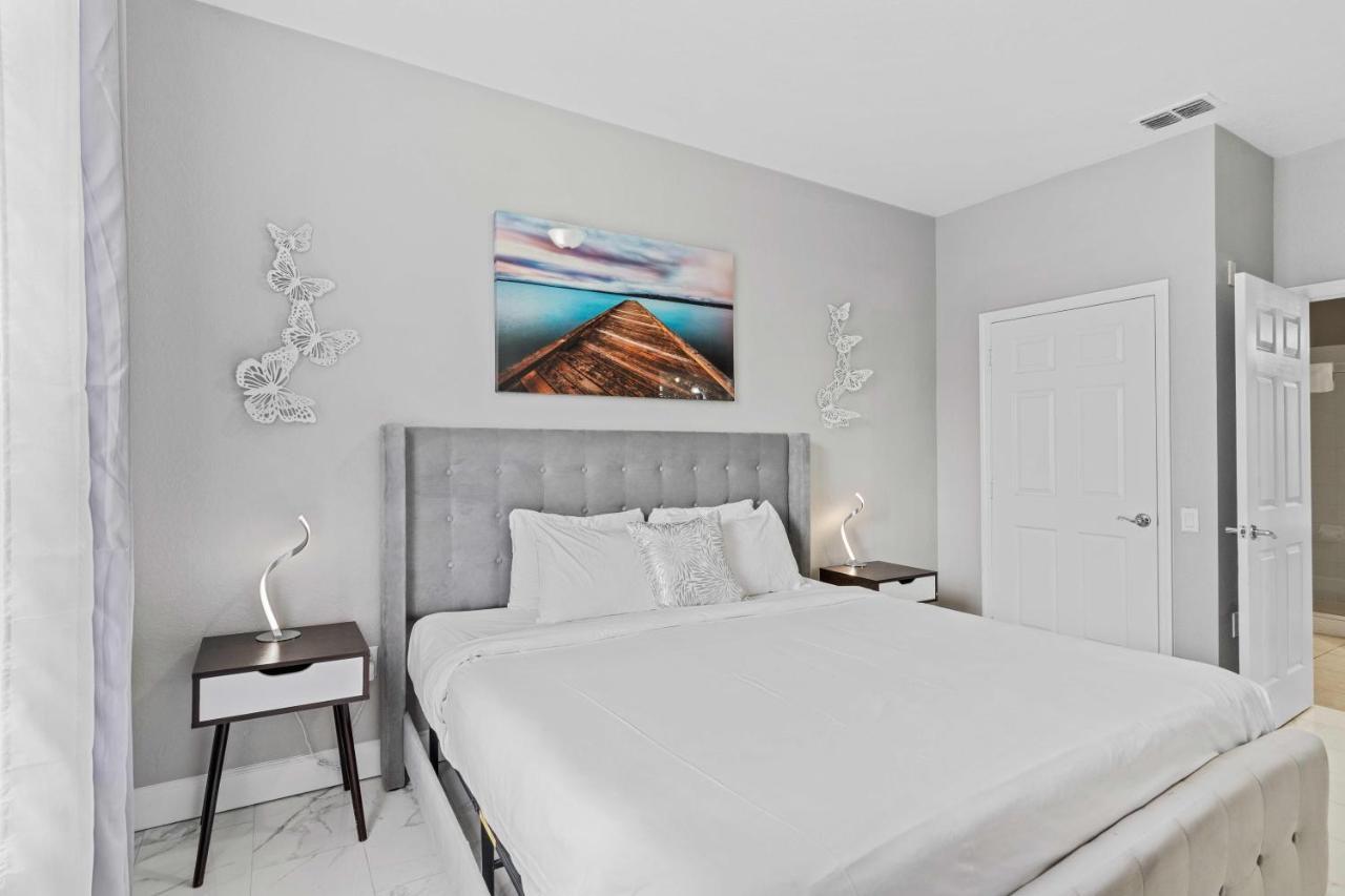 Apartment 4814 Cayview Avenue 204